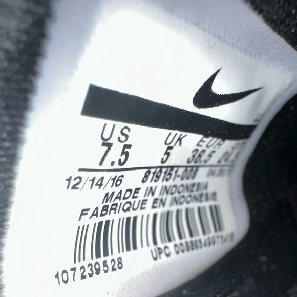 Nike  Size 7.5 - Picture 6 of 7